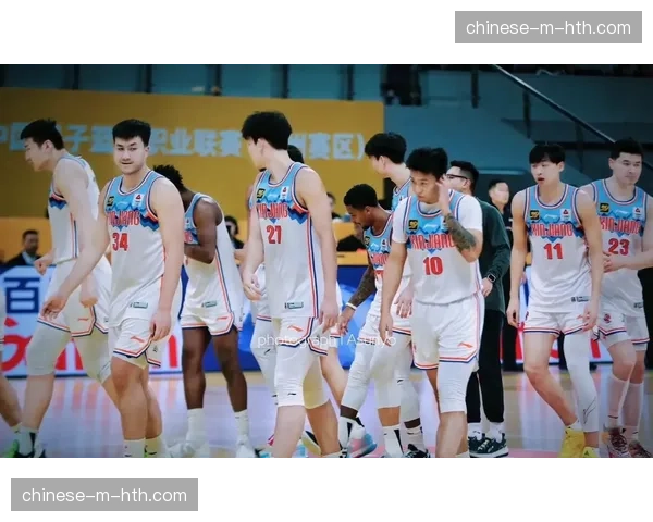 赵睿火线复出，助新疆再下一城，横扫上海晋级四强